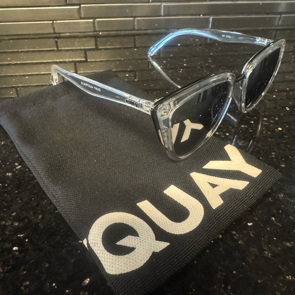 Quay Australia Clear Frame Glasses - Picture 2 of 4